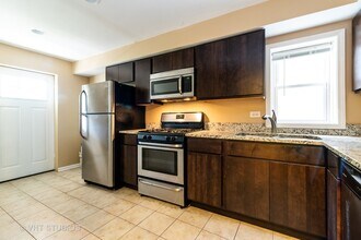 1327 W Foster Ave, Unit 1 in Chicago, IL - Foto de edificio - Building Photo