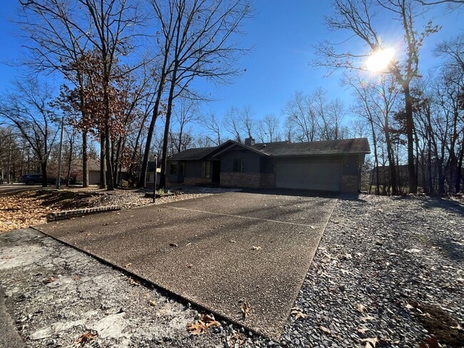 12 Sunderland Dr in Bella Vista, AR - Foto de edificio - Building Photo