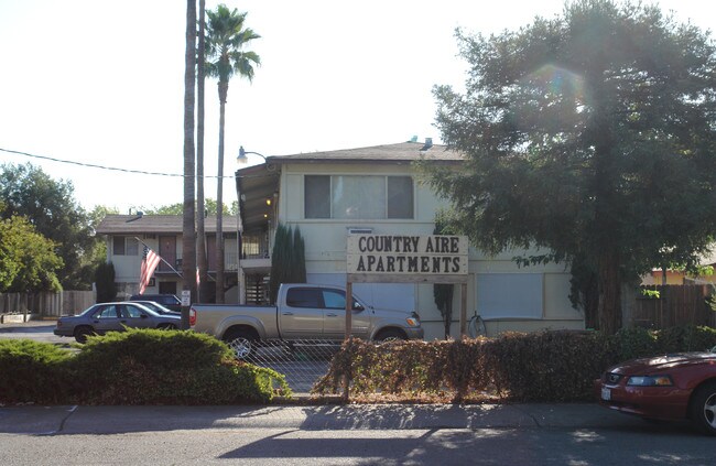 Country Aire Apartments in Sacramento, CA - Building Photo - Building Photo