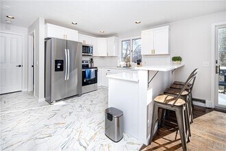 262 Wood Hill Rd in Narragansett, RI - Building Photo - Building Photo