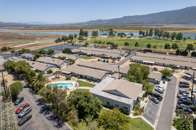 Lake Elsinore Village in Lake Elsinore, CA - Foto de edificio - Building Photo