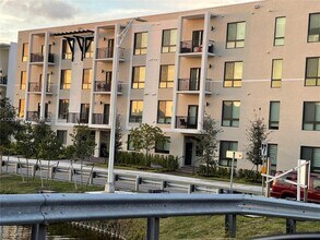 8265 NW 41st St in Doral, FL - Building Photo - Building Photo