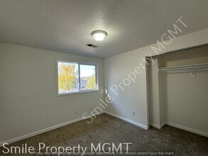 2303 SW 4th St in Gresham, OR - Building Photo - Building Photo