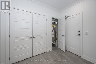 1975 Fountain Grass Dr in London, ON - Building Photo - Building Photo