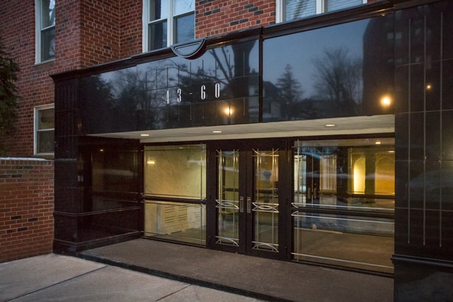 Fairfield Manor At Douglaston in Douglaston, NY - Foto de edificio - Building Photo