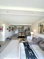 1083 Forest Lakes Dr in Naples, FL - Building Photo