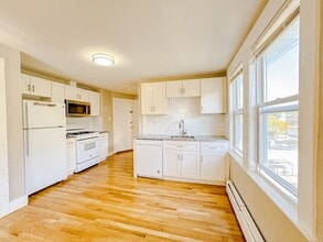 19 Town Hill St in Quincy, MA - Building Photo - Building Photo