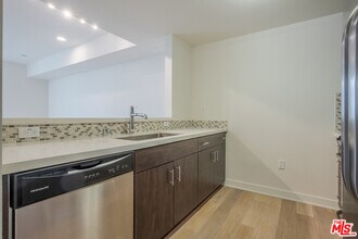436 S Virgil Ave-Unit -510 in Los Angeles, CA - Building Photo - Building Photo