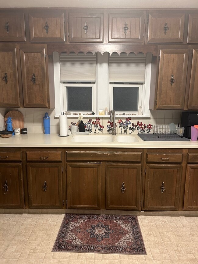 213 S 100 W, Unit Apt 2 middle in Tooele, UT - Foto de edificio - Building Photo