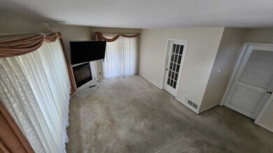955 Elderberry Cir in Naperville, IL - Building Photo - Building Photo