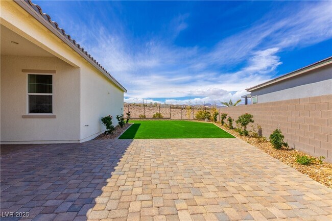 2731 Canvas Sky St in Henderson, NV - Foto de edificio - Building Photo