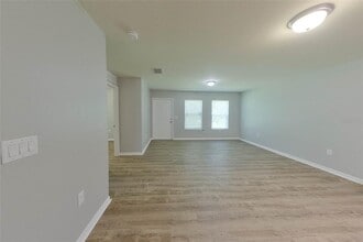 2103 Roosevelt Ave in Alva, FL - Building Photo - Building Photo