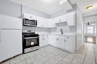 702 N Homan Ave, Unit 1 Apartamentos