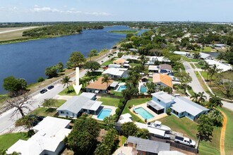 5920 Lake Osborne Dr in Lake Worth Beach, FL - Building Photo - Building Photo