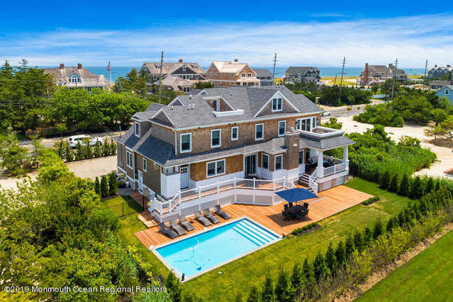 1328 Ocean Ave in Mantoloking, NJ - Foto de edificio - Building Photo