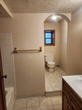 518 5th St, Unit 518 in Clairton, PA - Foto de edificio - Building Photo