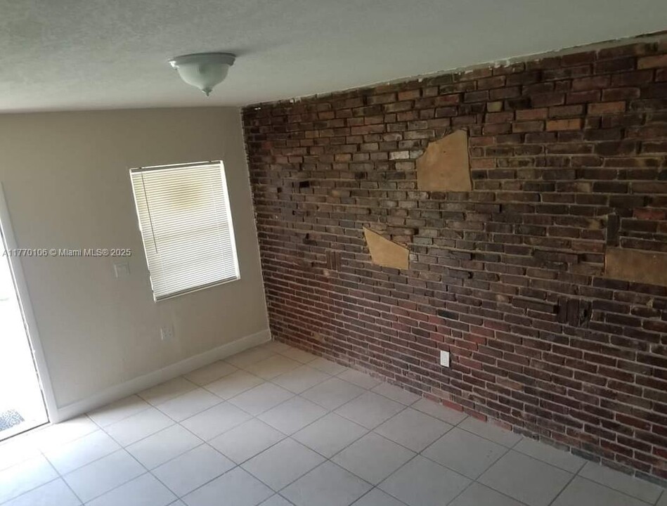 1200 NE 110th St in Miami, FL - Building Photo