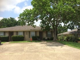 3611 Comanche in Bryan, TX - Building Photo