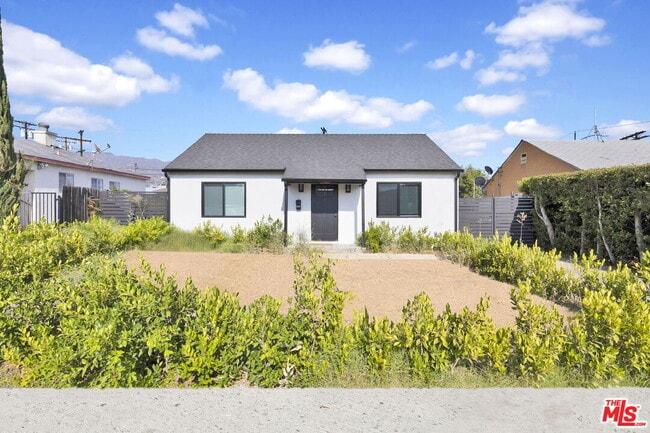 2206 N Brighton St in Burbank, CA - Building Photo - Building Photo