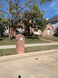 4321 Hillshire Ct in Plano, TX - Foto de edificio - Building Photo