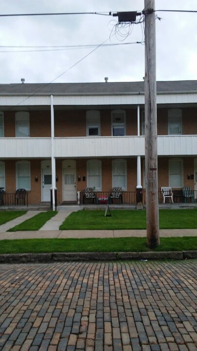 646 Beaver Ave, Unit 2 in Midland, PA - Foto de edificio