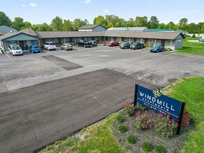 Windmill in Indianapolis, IN - Foto de edificio - Building Photo