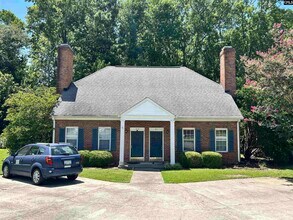 911 Hulon Ln in West Columbia, SC - Building Photo - Building Photo