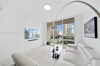 31 SE 5th St, Unit 1503 in Miami, FL - Building Photo - Building Photo