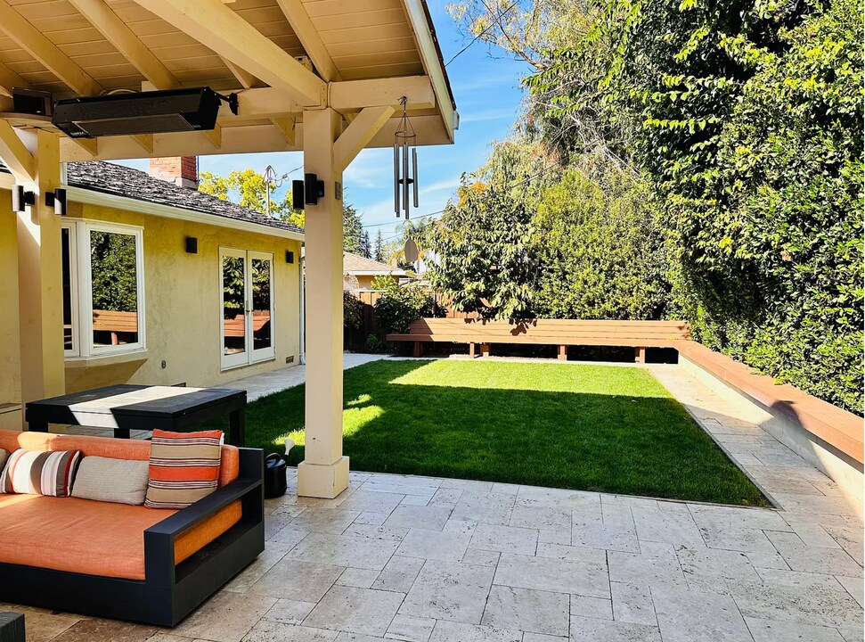 1089 E Rose Cir in Los Altos, CA - Building Photo
