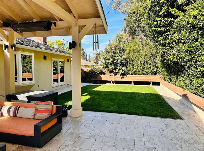 property at 1089 E Rose Cir
