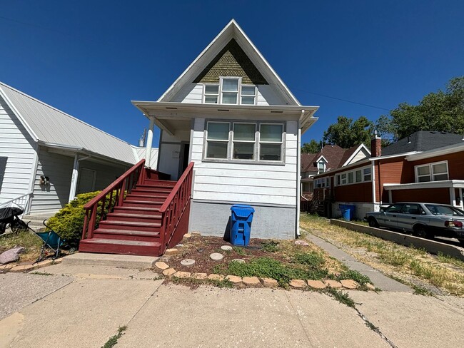 property at 618 W Clark St