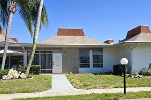 4356 Tahitian Gardens Cir in Holiday, FL - Building Photo