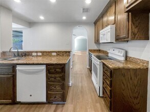 16126 Spinnaker Dr in Crosby, TX - Building Photo - Building Photo