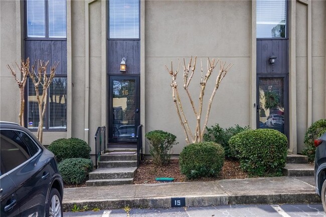 15 Ivy Square Northeast in Atlanta, GA - Building Photo - Building Photo