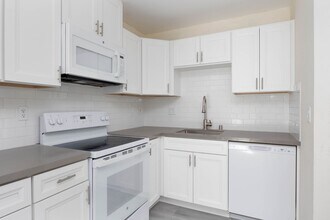 8037 Camino Kiosco in San Diego, CA - Building Photo - Building Photo
