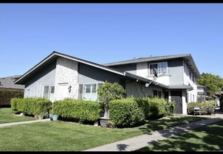 5528 Spinnaker Dr, Unit 5528 Spinnaker Dr. #4 in San Jose, CA - Building Photo - Building Photo