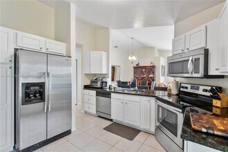 12077 SW 7th St in Pembroke Pines, FL - Building Photo - Building Photo