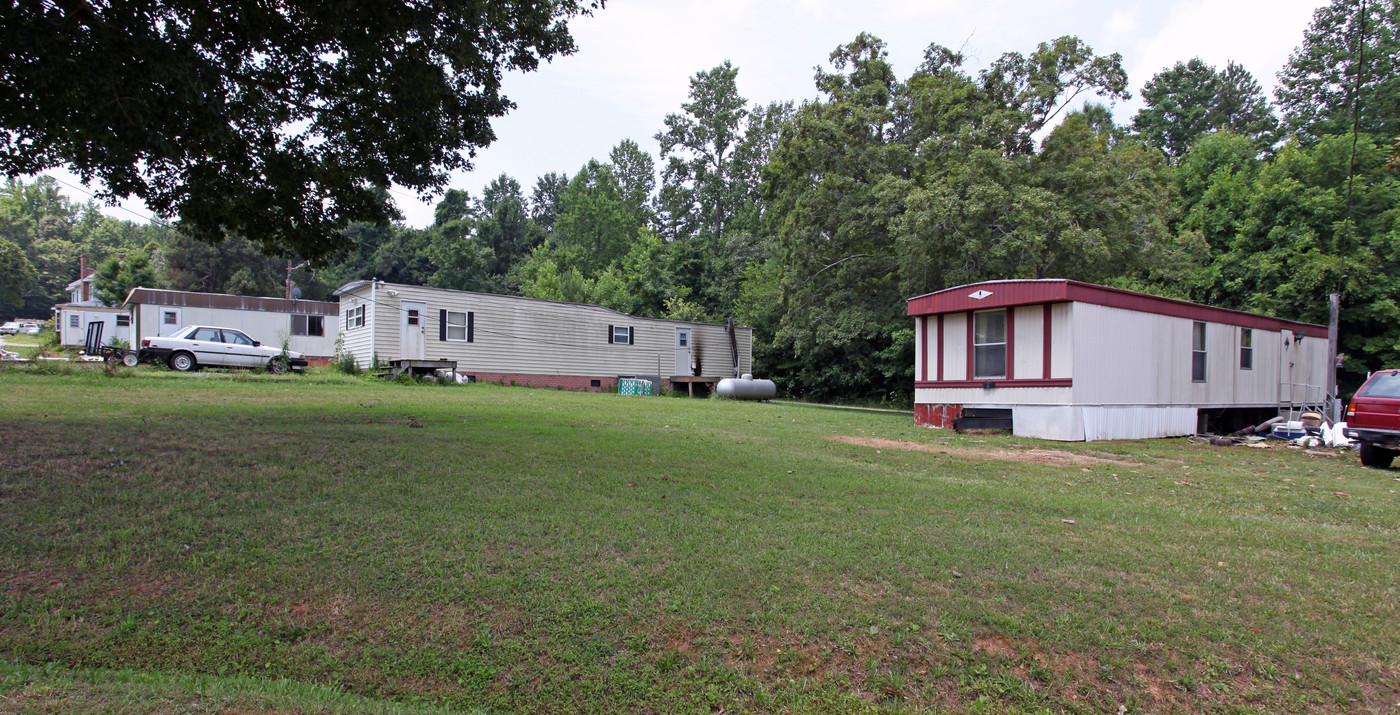 405 Us-70a Hwy in Hillsborough, NC - Building Photo