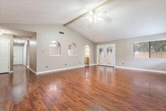 7204 Towering Oaks Dr in Austin, TX - Building Photo - Building Photo