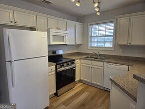 14 Huntington Dr in Grantville, GA - Building Photo - Building Photo