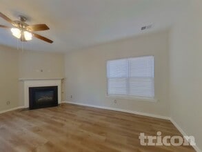 221 Chestnut Oak Ln in West Columbia, SC - Building Photo - Building Photo