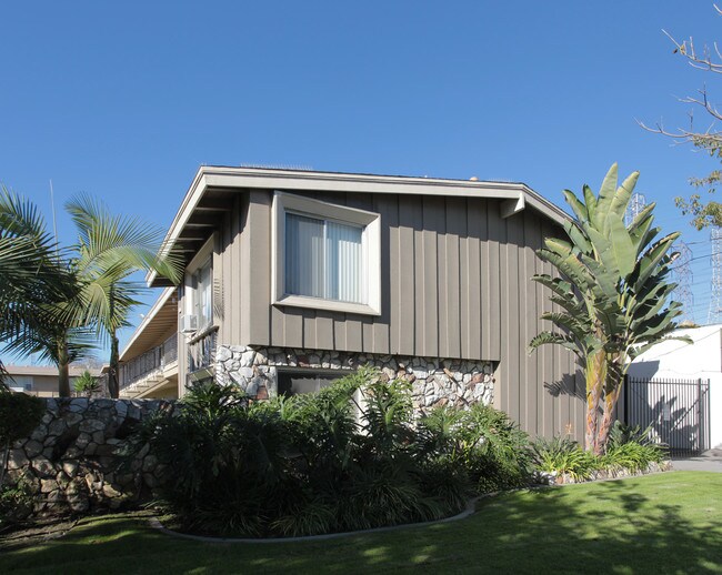 Tropicana Apartments in Long Beach, CA - Building Photo - Building Photo