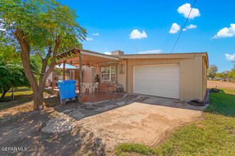 361 Carmen Ginger Rd in Clint, TX - Foto de edificio - Building Photo