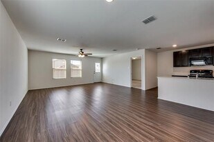 305 Falling Star Dr in Haslet, TX - Building Photo