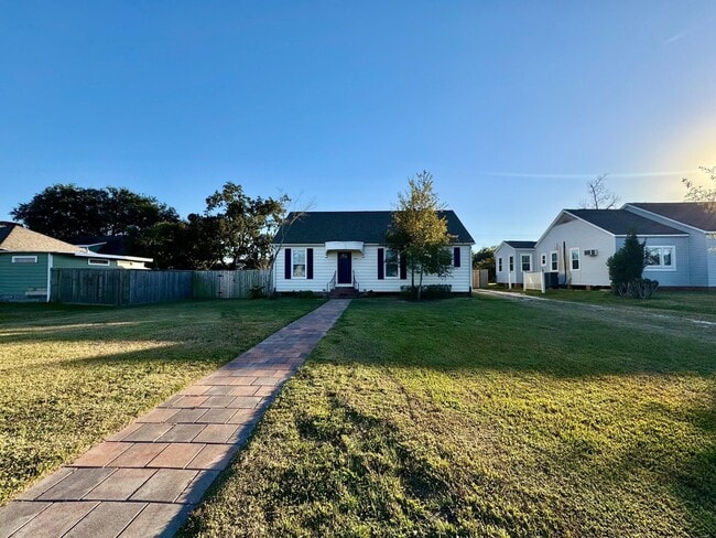 1114 10th St in Lake Charles, LA - Building Photo - Building Photo