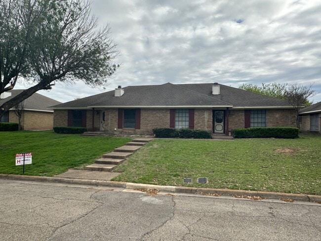 5806 Wilshire Dr