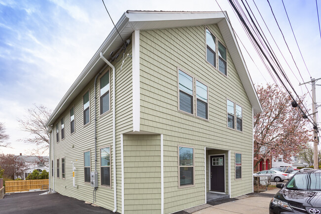 487 Fulton St in Medford, MA - Foto de edificio - Building Photo