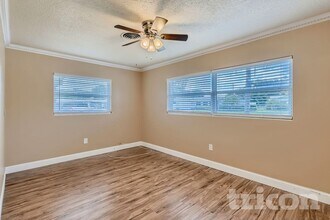 10326 Hetrick Cir E in Largo, FL - Foto de edificio - Building Photo