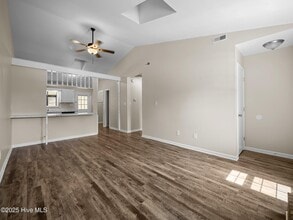 323 W Frances St in Jacksonville, NC - Building Photo - Building Photo