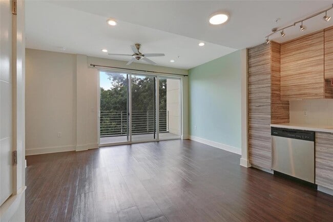 property at 604 N Bluff Dr